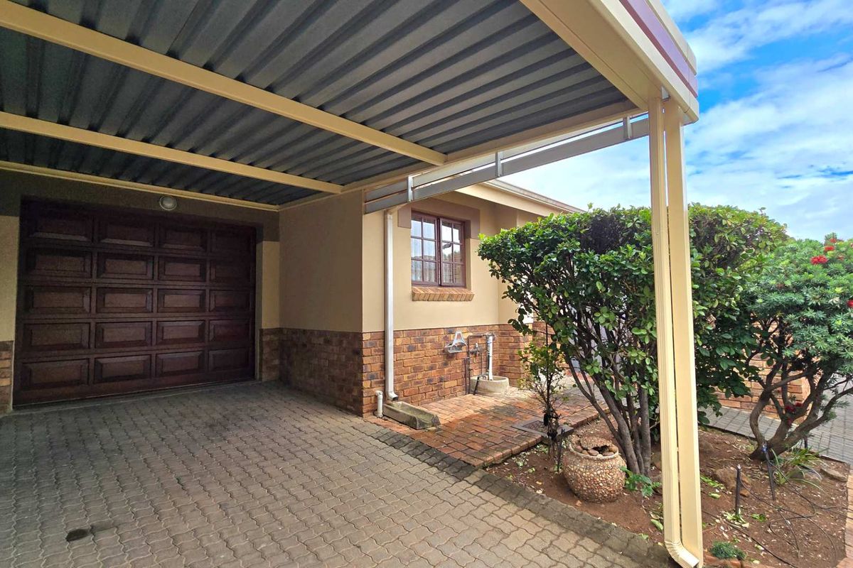 Neat and cozy 2 bedroom retirement home in secure complex in Montana - Photo 5