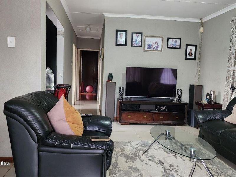 A Place to call Home-Beauty,Space and Comfort in Tlhabane West - Photo 3