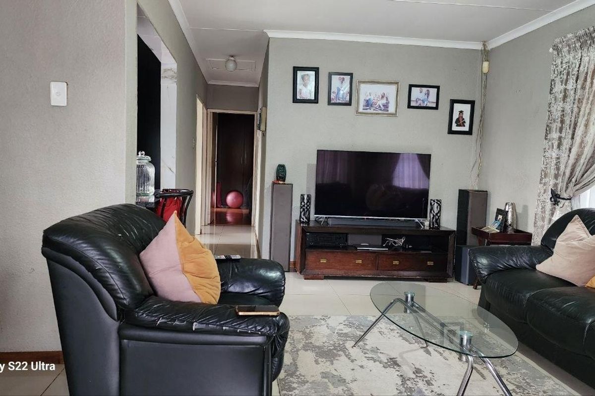 A Place to call Home-Beauty,Space and Comfort in Tlhabane West - Photo 3