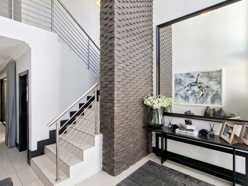 Gorgeous 4 bedroom, 3.5 bathroom Cluster available in Edenburg, Sandton - Photo 10