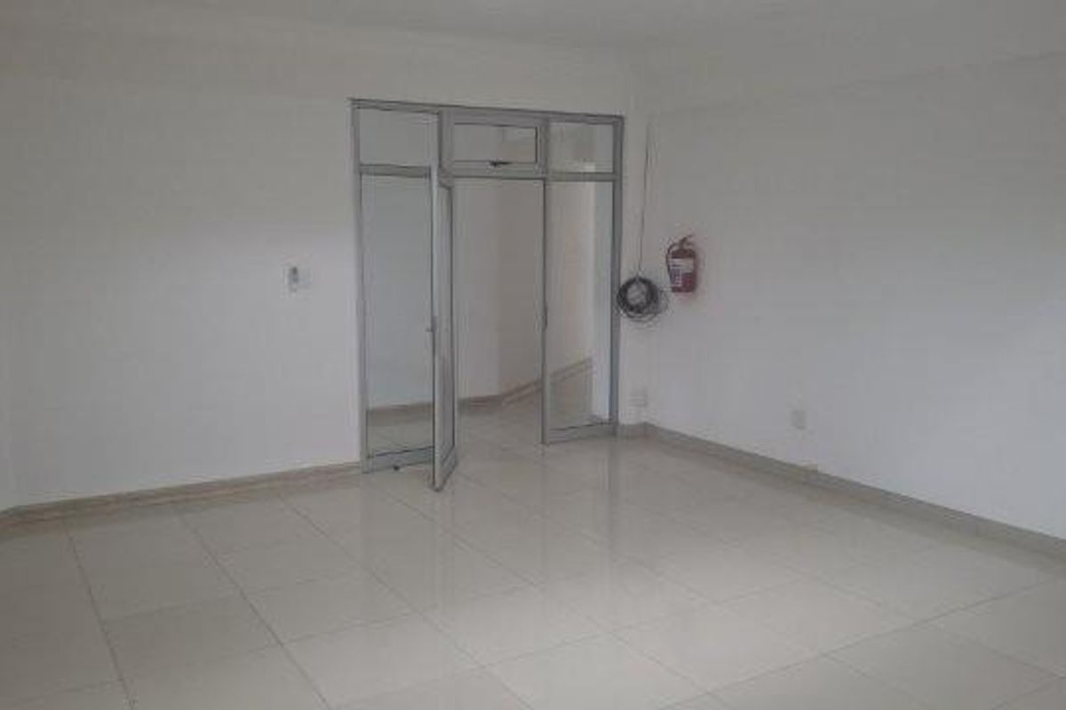 Office to let in Southern Industrial - Photo 2