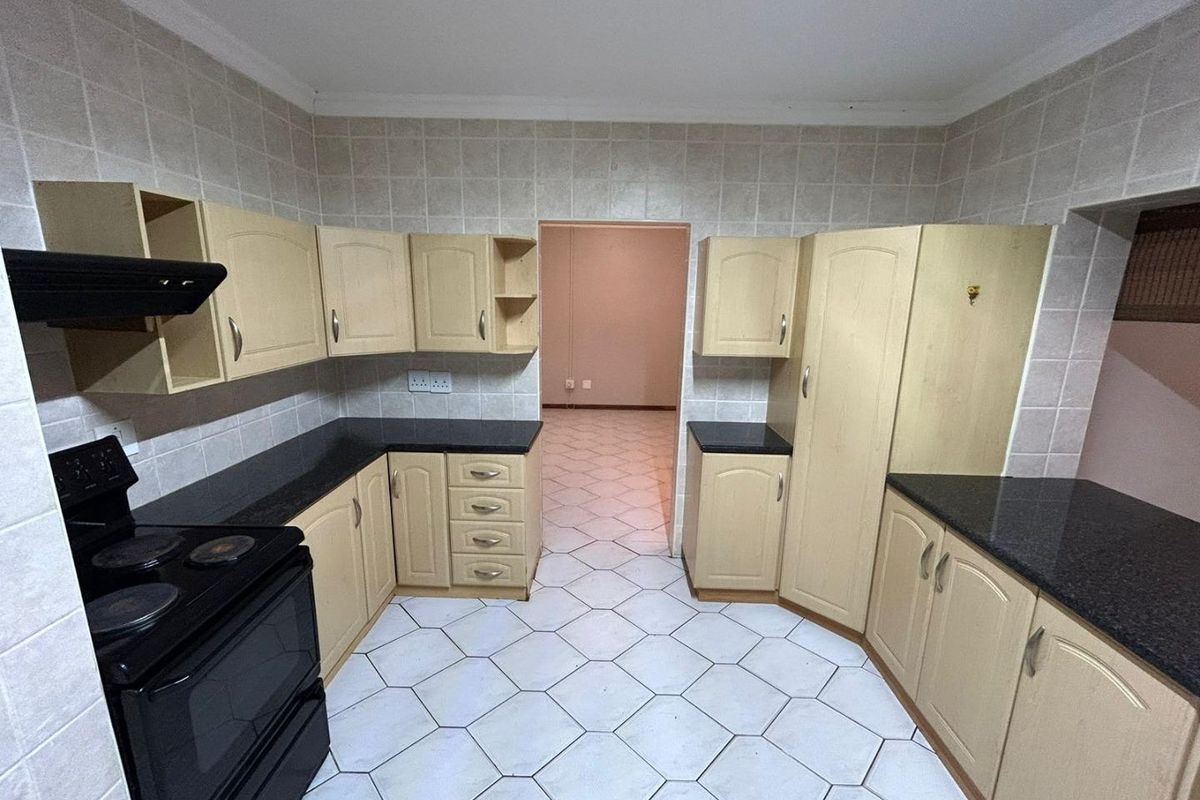 Spacious Family Home with Pool in Desirable Meer En See - Photo 2