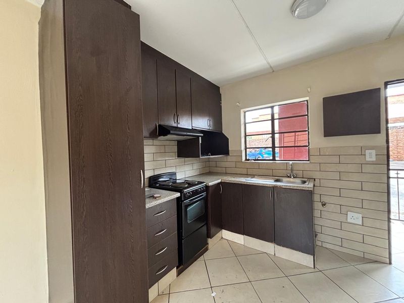 1 Bedroom Apartment for sale in Kempton Park - Photo 3