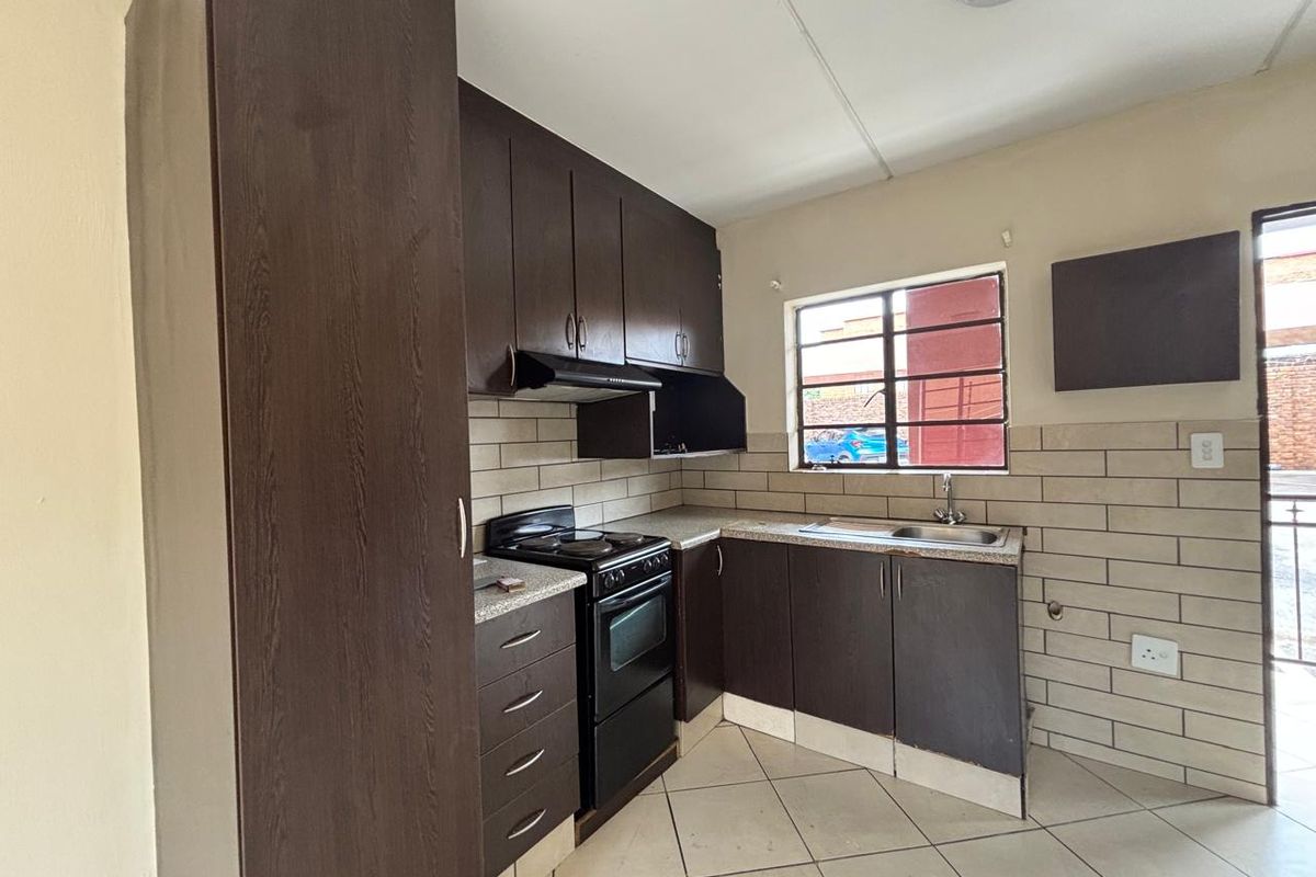 1 Bedroom Apartment for sale in Kempton Park - Photo 3