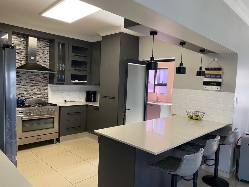 Unparalleled Living Experience - Photo 5