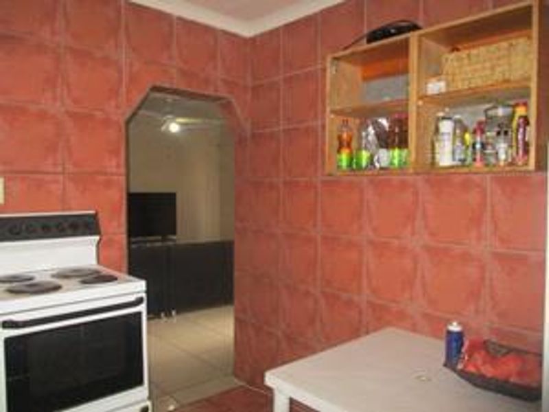 To Let - Photo 3