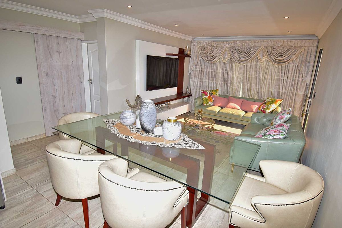 Stunning Modern Home in Savanna Estate - Photo 5