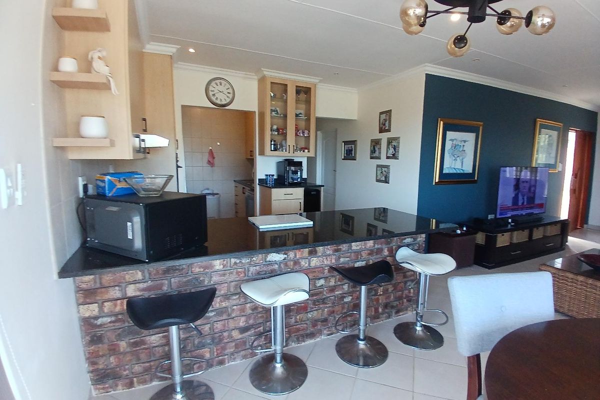 Stunning Modern Home with Sea View - Photo 4