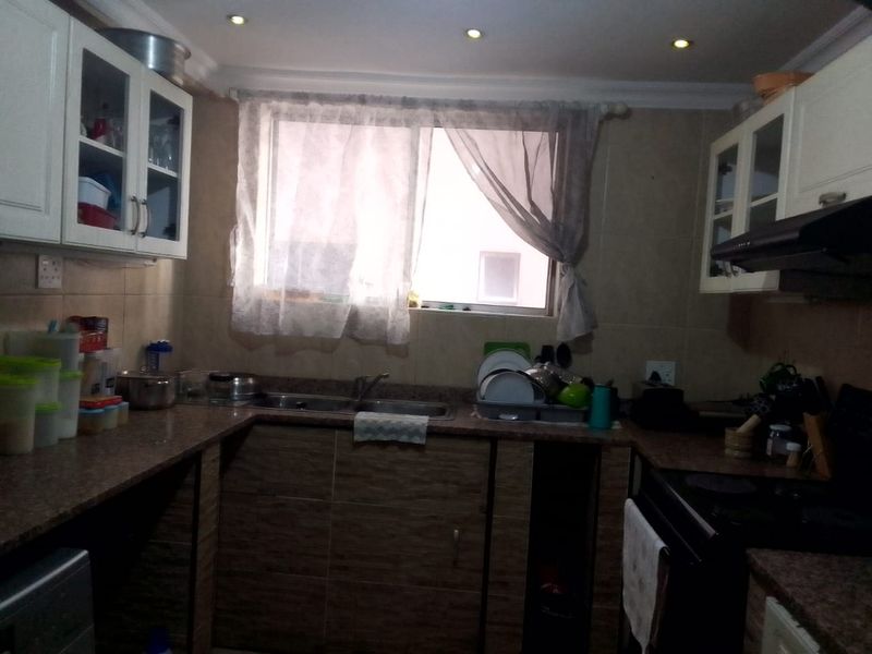 Spacious Apartment in the Heart of South Beach! - Photo 2