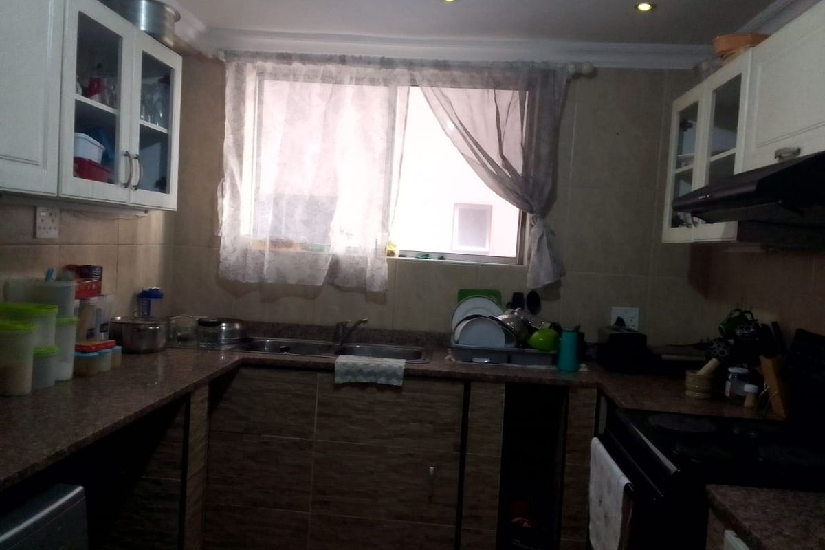 Spacious Apartment in the Heart of South Beach! - Photo 2