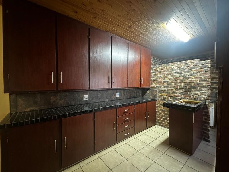 Home in Dealesville – A Must-See! - Photo 4