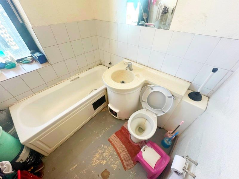 Cash buyers only! Great investment opportunity - Photo 7