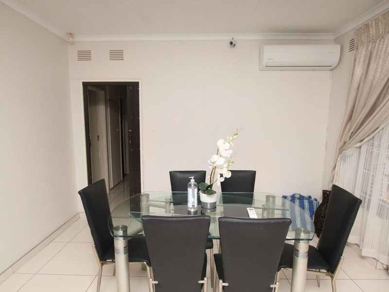 Neat Family Home in Glen Anil - Photo 9