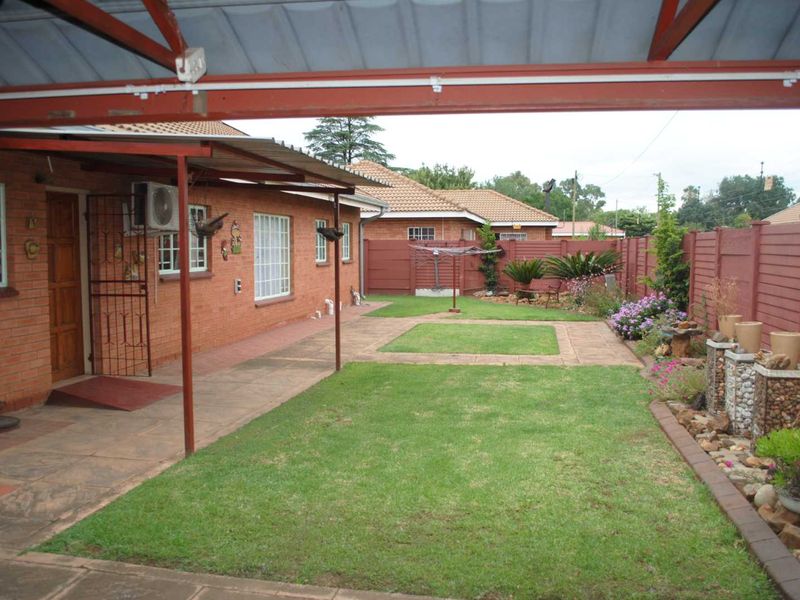 Lovely Neat Modern face brick home (Exceptional value in a sought-after area) - Photo 3