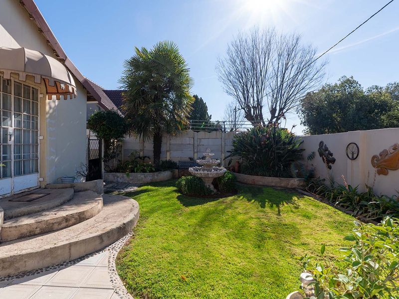 Charming 3-Bedroom Family Home with Income-Generating Bachelor Cottage in Birchleigh - Photo 2