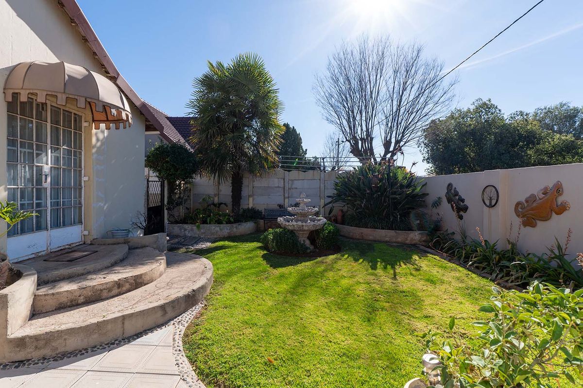 Charming 3-Bedroom Family Home with Income-Generating Bachelor Cottage in Birchleigh - Photo 2