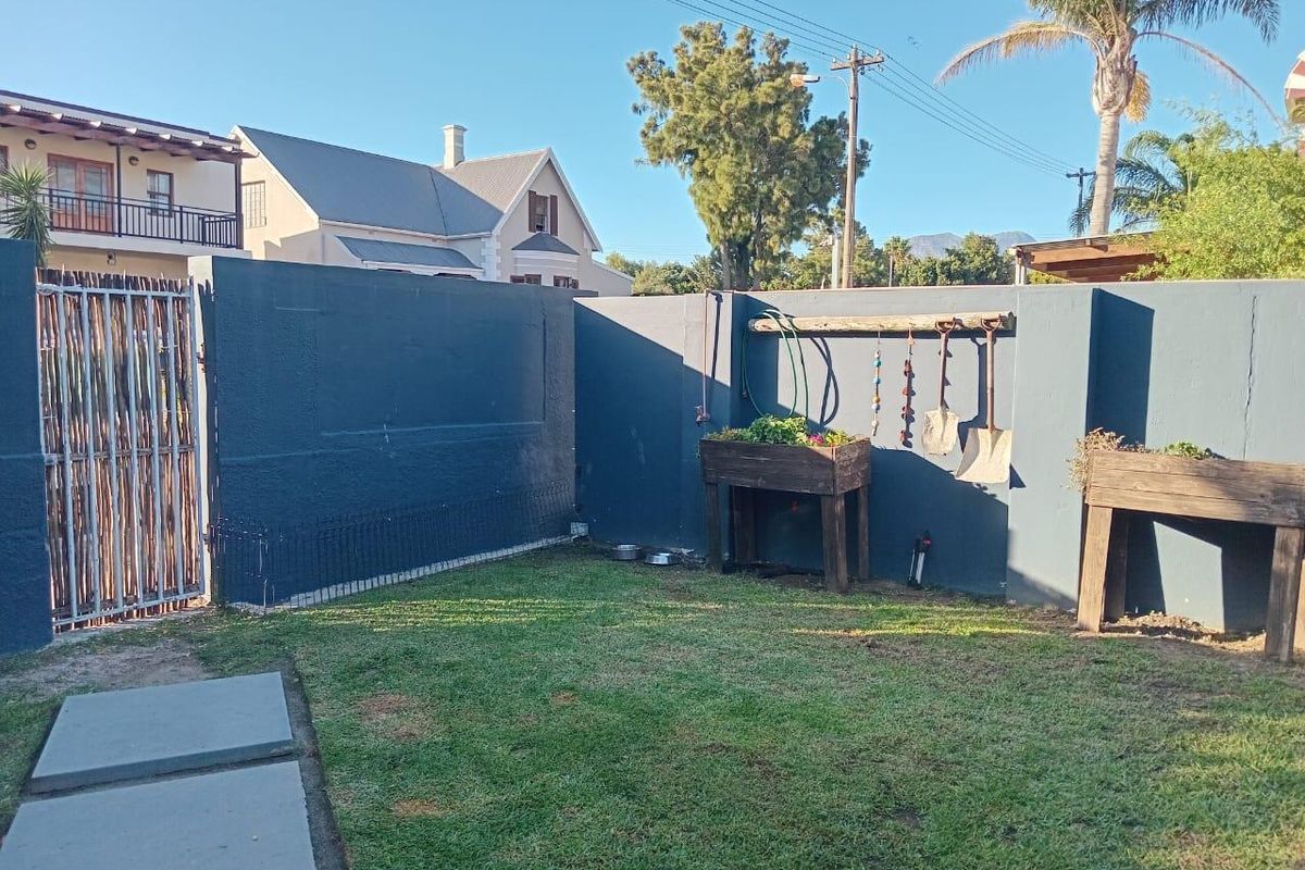 Cozy family home close to schools - Photo 5