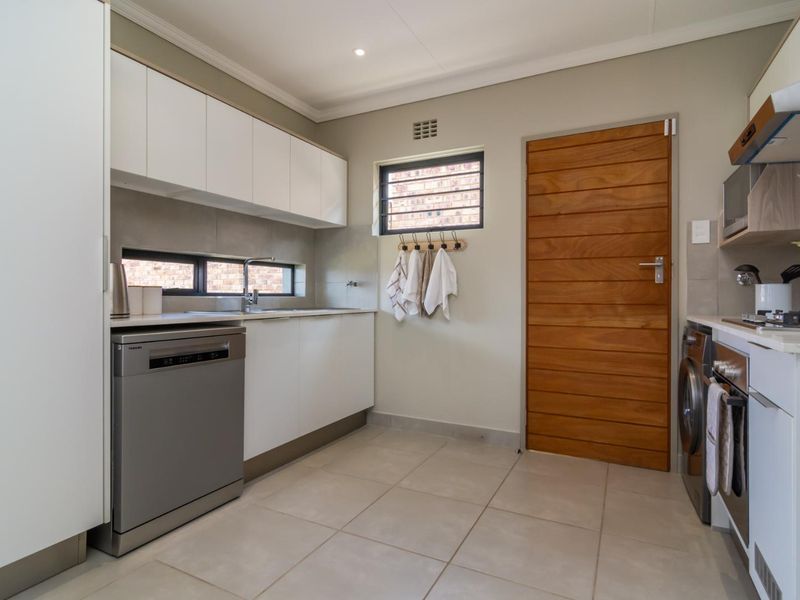 Invest smart in a brand-new 3-bedroom single storey home with quality finishes - Photo 3