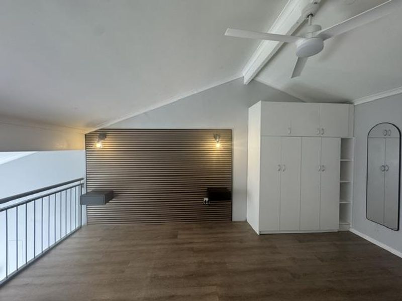 Top floor modern loft apartment for decerning investors! - Photo 6