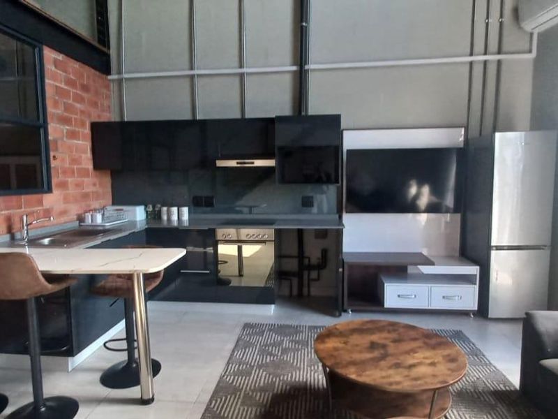 Spacious 2-Bedroom Apartment with Style - Photo 2