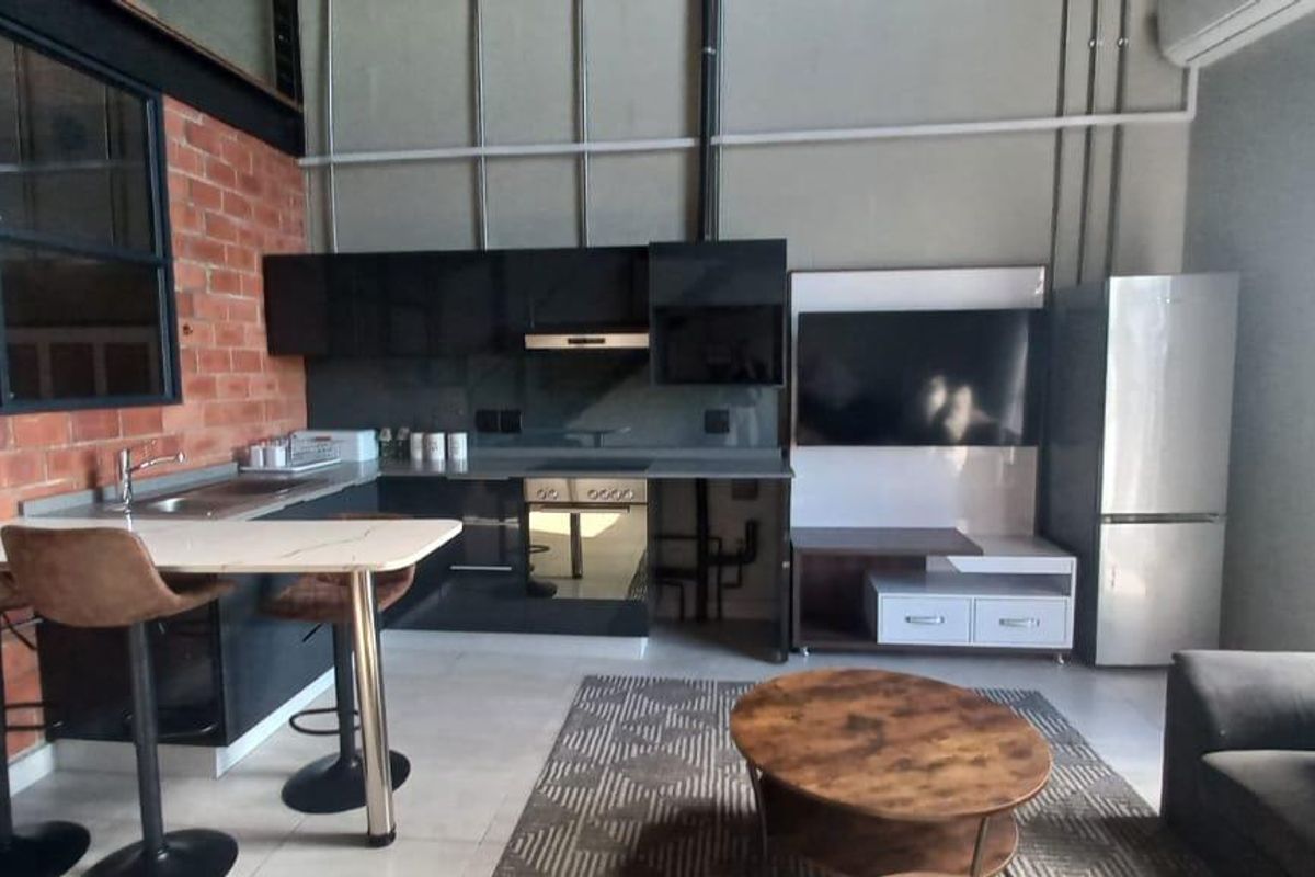 Spacious 2-Bedroom Apartment with Style - Photo 2