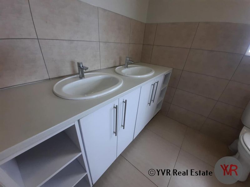 MODERN FREESTANDING HOUSE in FINKENSTEIN MANOR - Photo 10