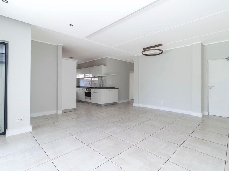 Well maintained, lock up and go ground floor - Photo 5