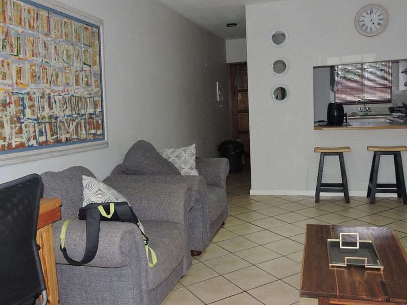 Charming furnished 2-Bedroom simplex - Photo 9