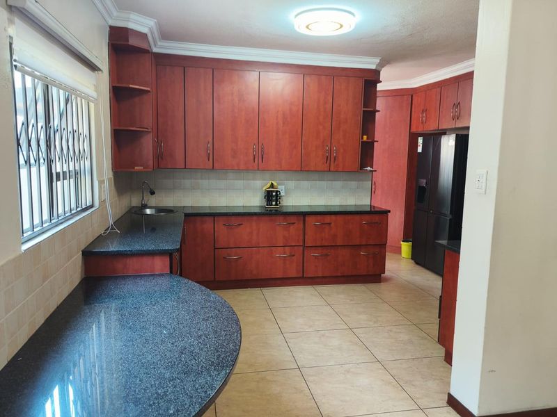 4 or 5 bedroom Double storey, with solar panels! 4 units in this cluster complex! - Photo 3