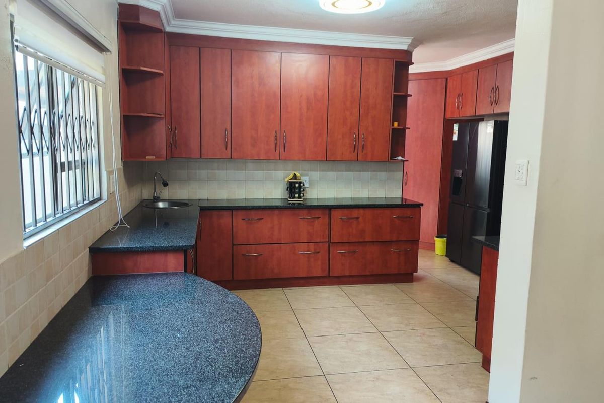 4 or 5 bedroom Double storey, with solar panels! 4 units in this cluster complex! - Photo 3