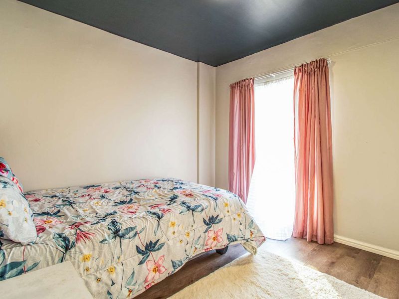 A modern two-bedroom apartment where comfort, convenience, and natural beauty come together. - Photo 9