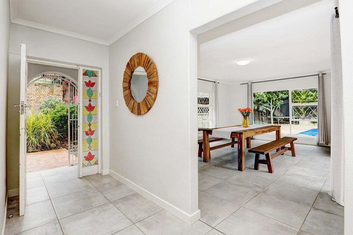 Tranquil Retreat with Mountain Views – Newly Renovated Gem! - Photo 2