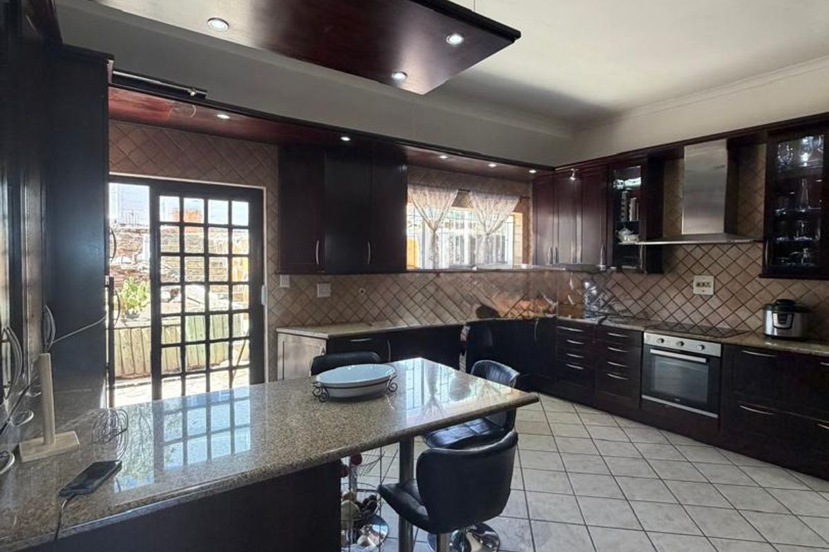 Where opportunity meets location — your future offices in the heart of Windhoek - Photo 4