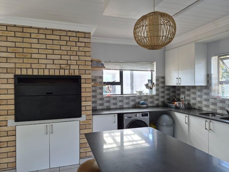 Charming Low-Maintenance 2-Bedroom Home in Fraaiuitsig, Groot Brak River - Photo 6