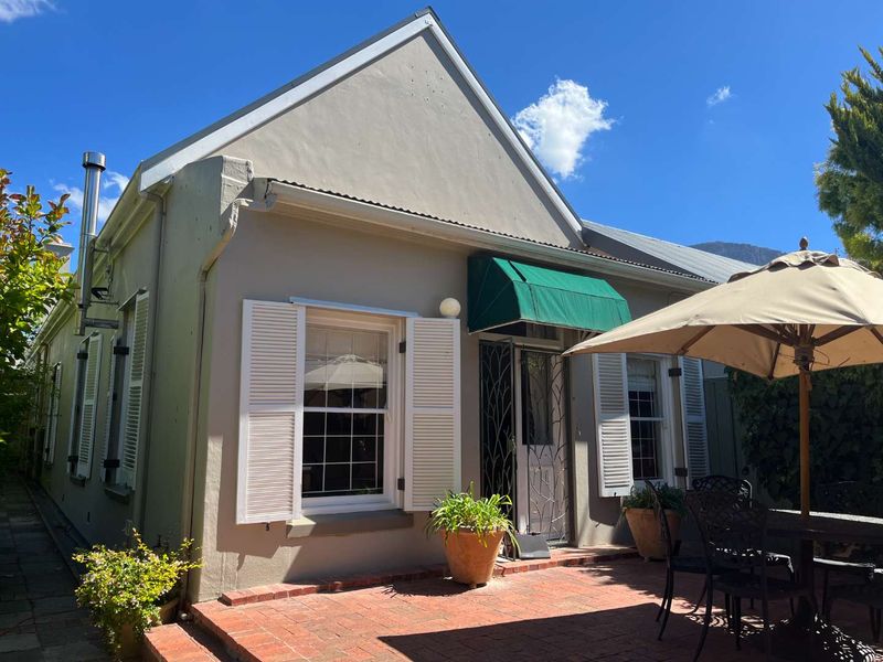 HIDDEN GEM IN THE HEART OF CLAREMONT - Photo 2