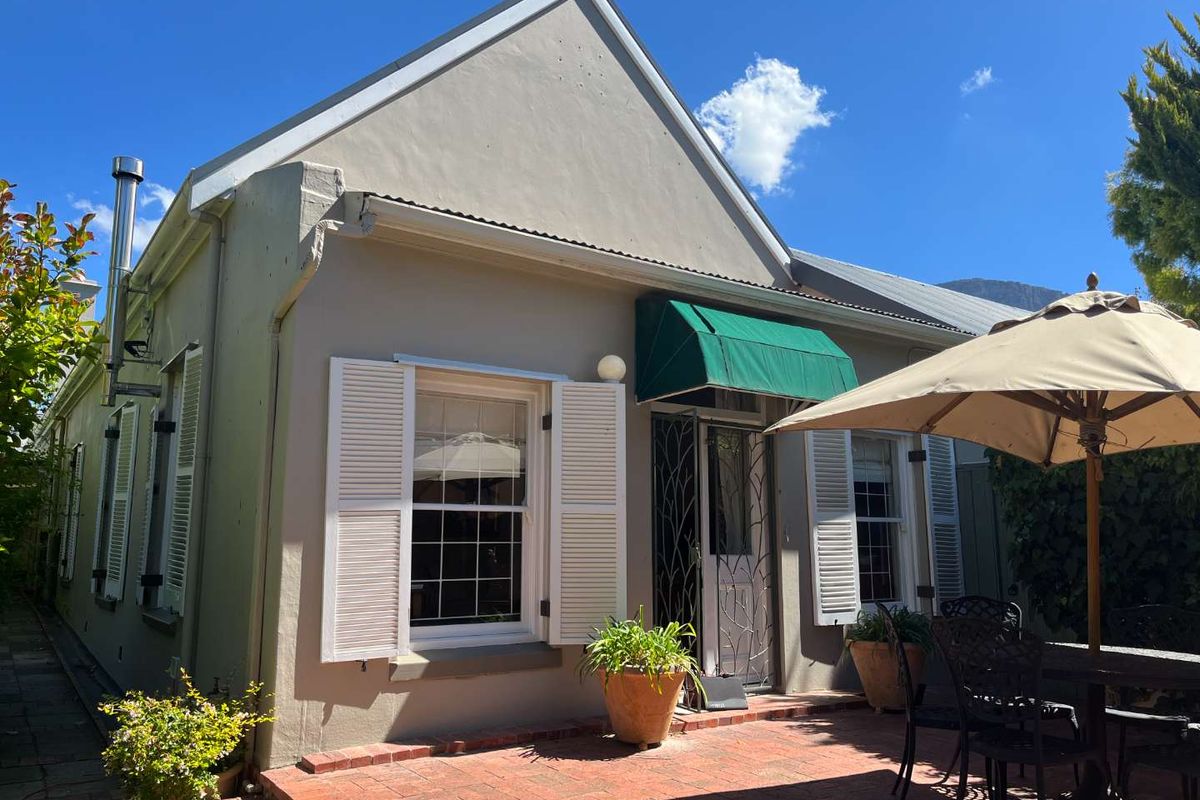 HIDDEN GEM IN THE HEART OF CLAREMONT - Photo 2