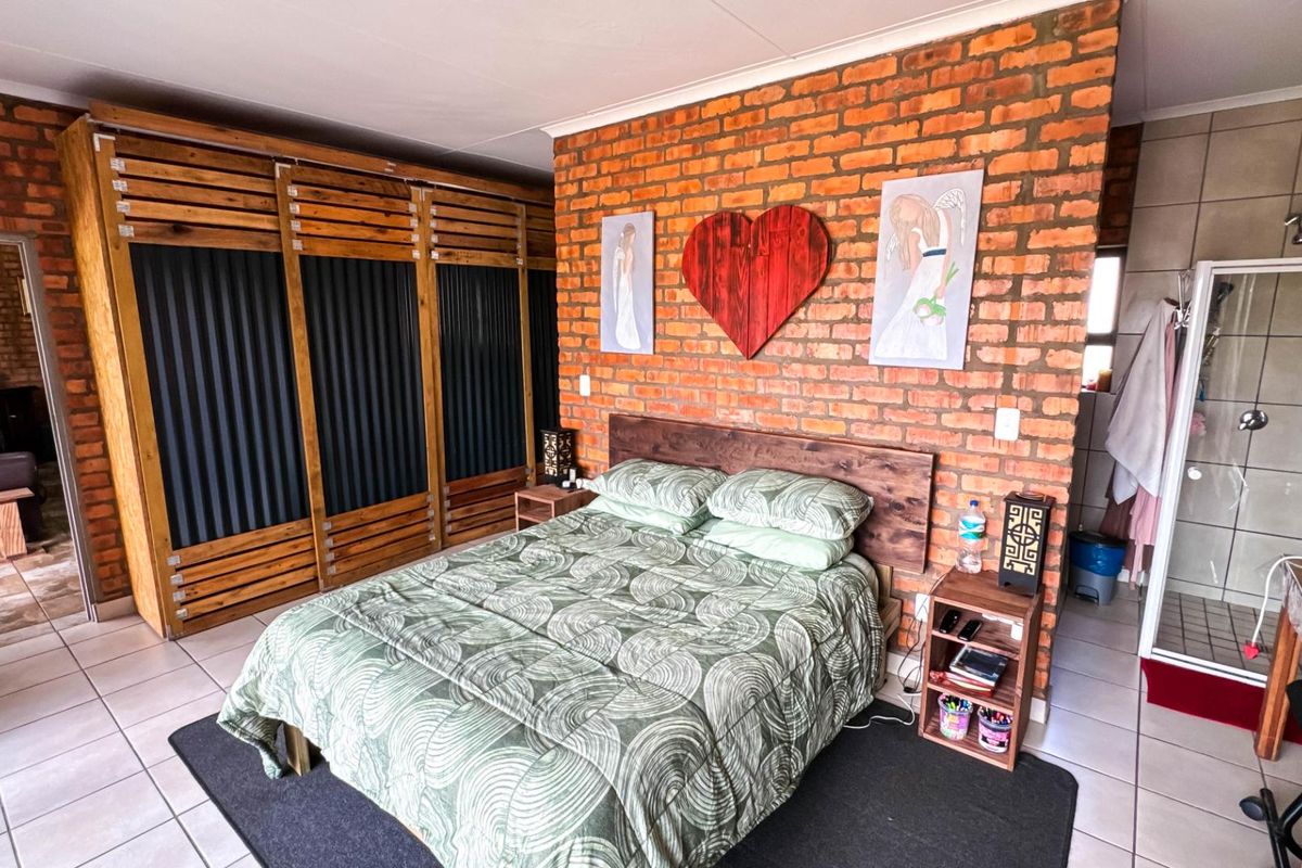 Versatile Living at Its Best: Dual Home in Klein Brak! - Photo 2