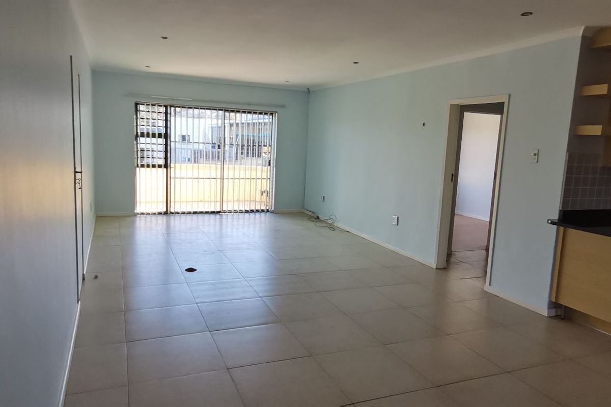 Stylish 3-Bed Townhouse in Cosmos Villas - Available 15 April 2026! - Photo 2