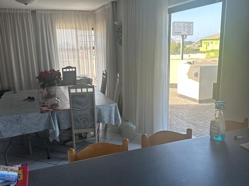 Beautiful 4 Bedroom Townhouse for sale in Swakopmund, CBD - Photo 4