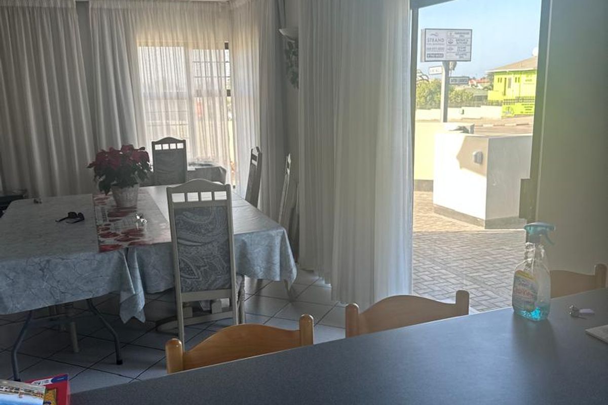Beautiful 4 Bedroom Townhouse for sale in Swakopmund, CBD - Photo 4