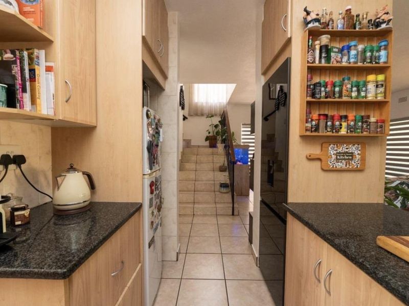 Elevated Family Living in a Secure Glenvista Setting - Photo 8