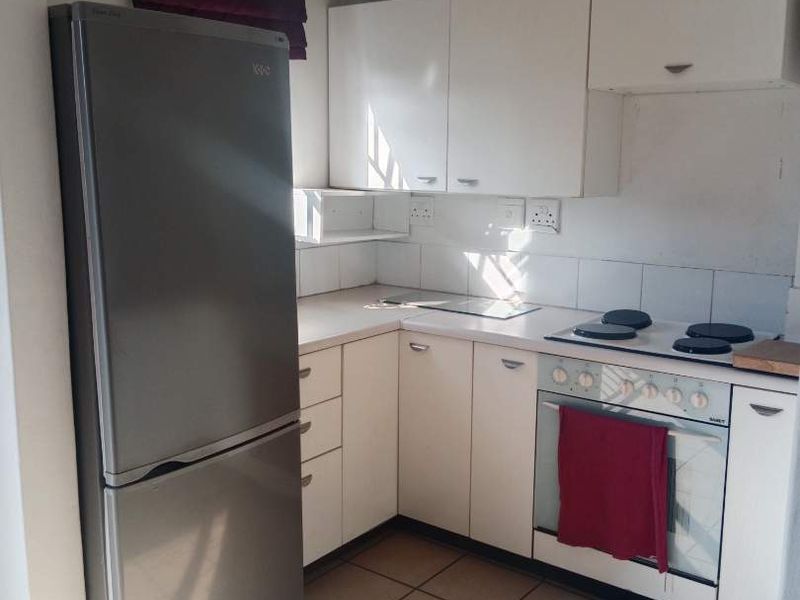 Two-Bedroom, 2-Bathroom Loft Apartment in Secure Estate - Close to Wits University - Photo 9