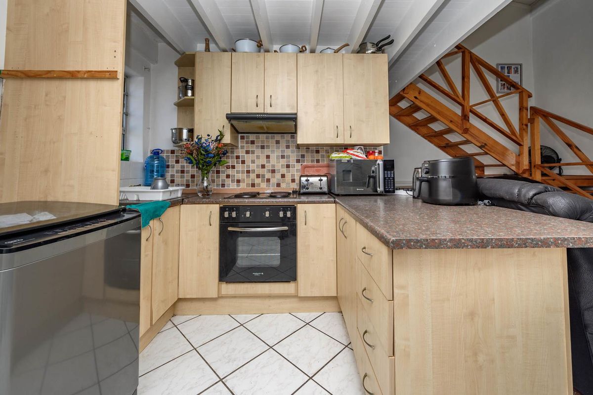 Humewood - Priced to Sell - R550 000 - Photo 3