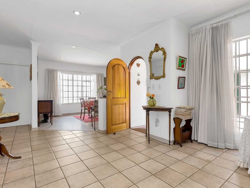 A SUN DAPPLED SIMPLEX TUCKED AWAY AMONGST LEAFY SERENITY - Photo 10