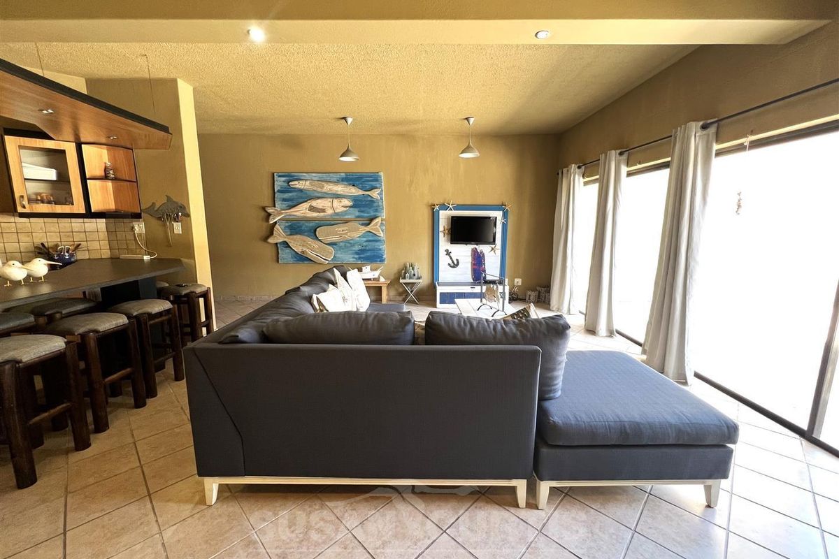 House with a spacious yard - Photo 4