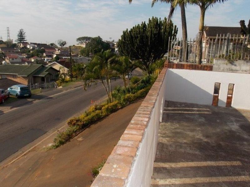 Your New Chill Pad Awaits in Prime Shallcross! - Photo 1