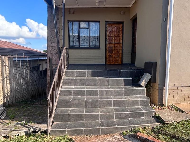 3 Bedroom House with 2 Bedroom Flatlet for Sale in Newholme, Pietermaritzburg - Photo 2