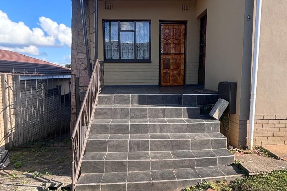 3 Bedroom House with 2 Bedroom Flatlet for Sale in Raisethorpe, Newholme, Pietermaritzburg - Photo 2