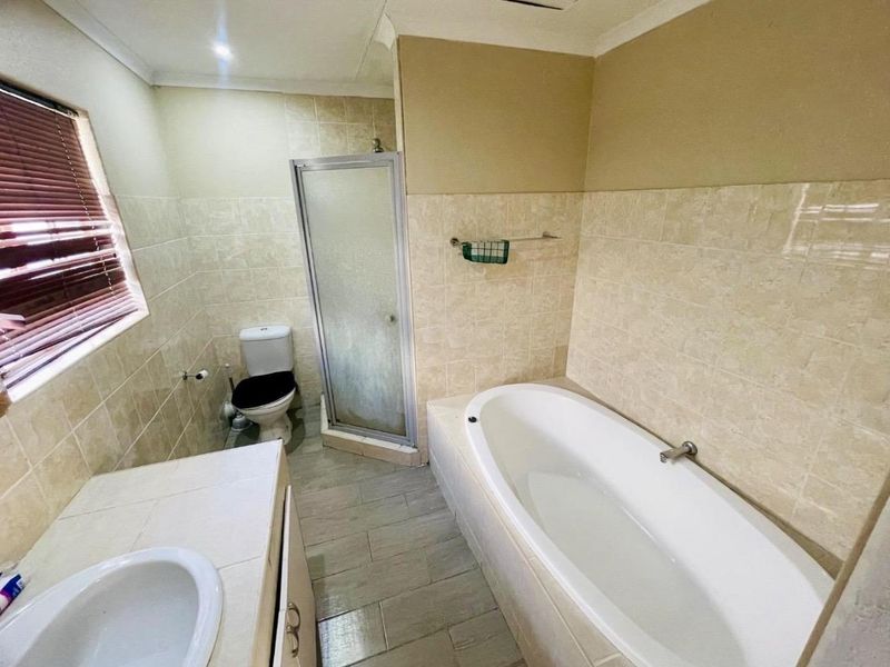 Spacious Family Home for Sale in Mulbarton - Photo 8