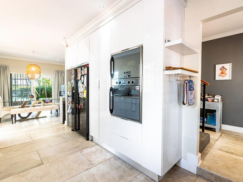 Immaculate 4 Bedroom Family Home - Photo 8
